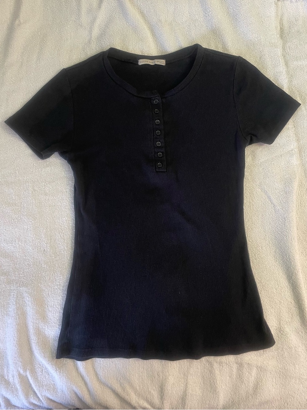 Women's/Juniors' Medium Button-Up Tee